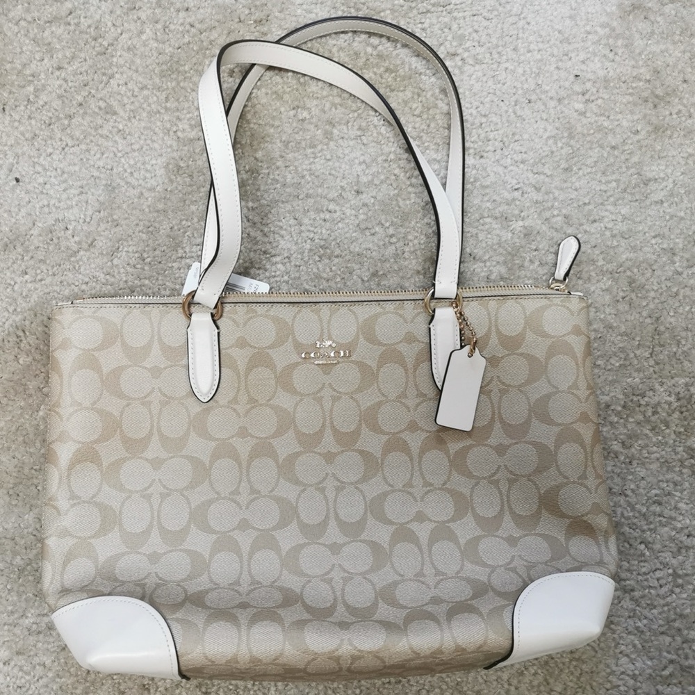 ZIP TOP TOTE IN SIGNATURE CANVAS (COACH F29208)